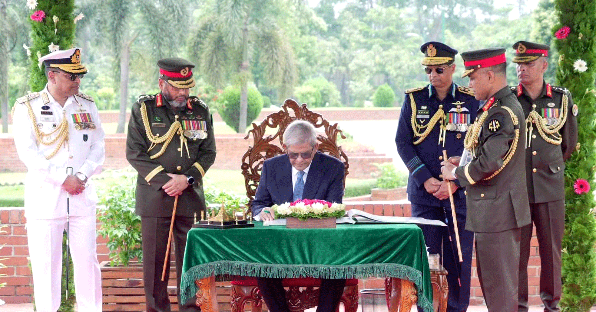 জাতীয় স্মৃতিসৌধে নবনির্বাচিত রাষ্ট্রপতির শ্রদ্ধা নিবেদন