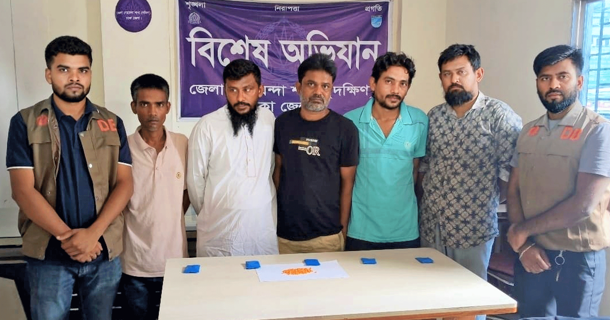 ঢাকার ডিবির অভিযানে ইয়াবাসহ ৫ মাদক ব্যবসায়ী গ্রেপ্তার