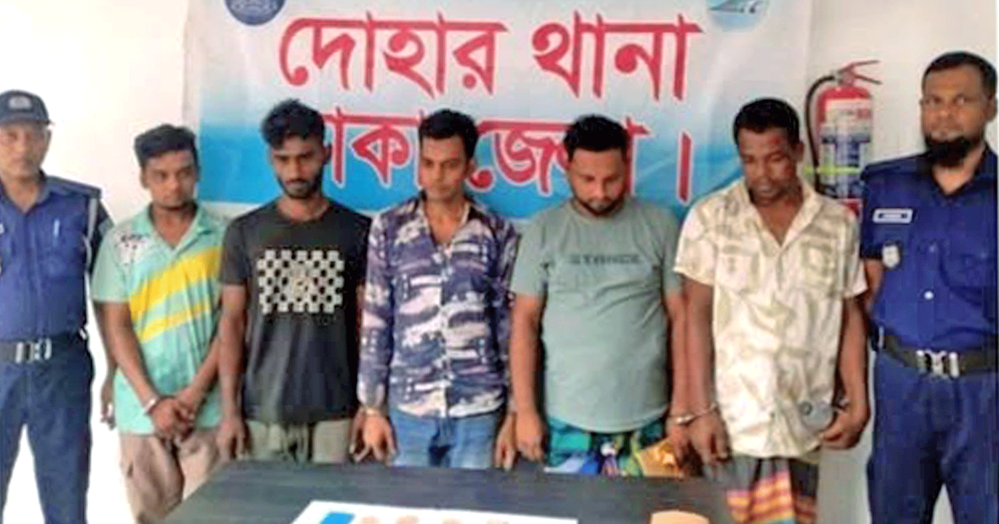 দোহারে ১০ গ্রাম হেরোইন ও ২৬৫ পিস ইয়াবাসহ ৫ মাদক ব্যবসায়ী গ্রেপ্তার