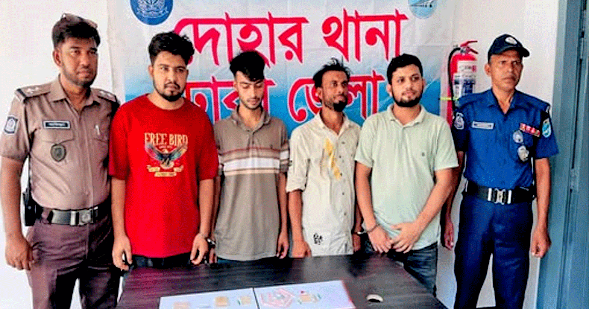 দোহারে ৭ গ্রাম হেরোইন ও ১১৭ পিস ইয়াবাসহ ৪ মাদক ব্যবসায়ী গ্রেপ্তার