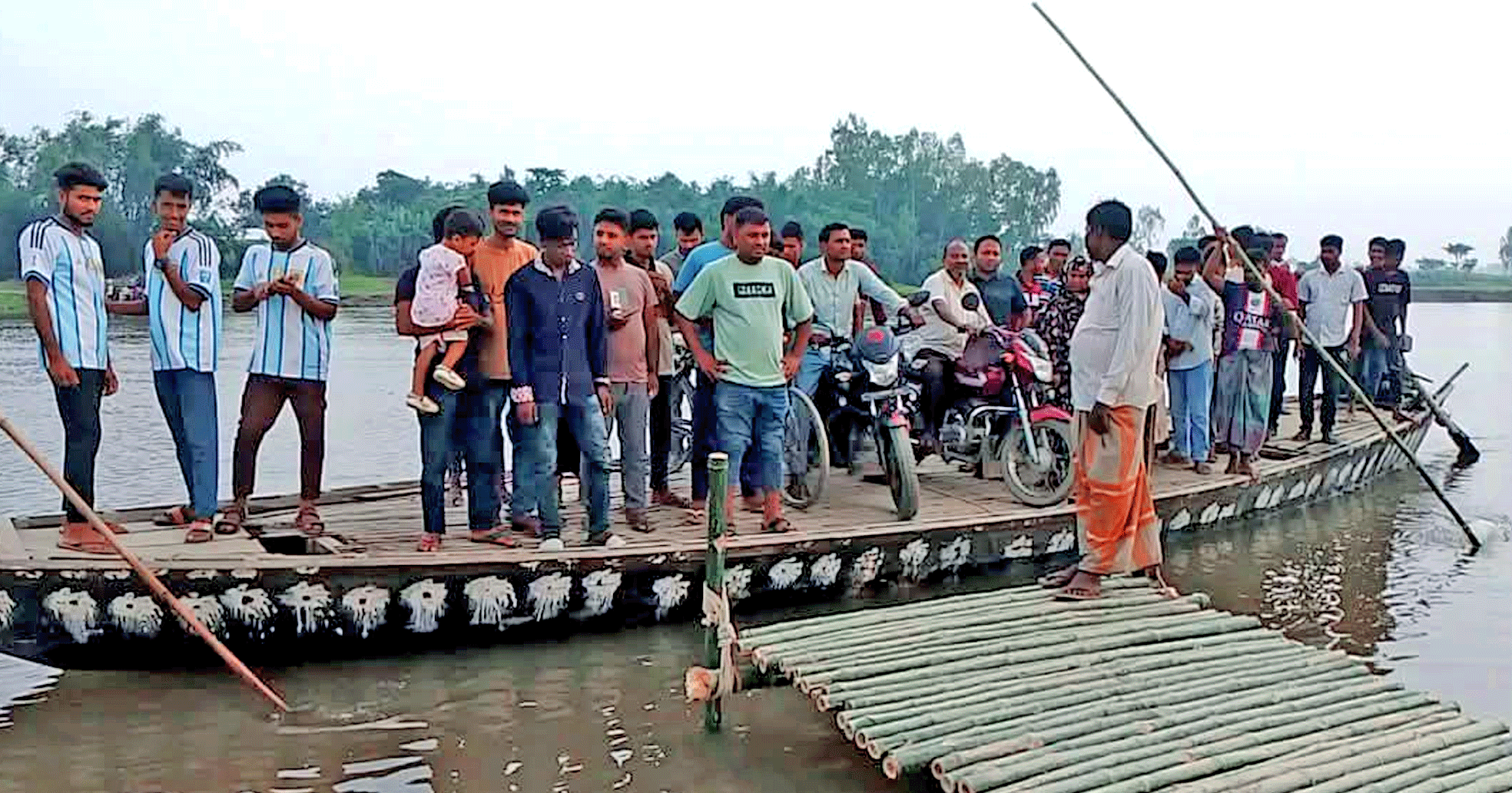 পলাশবাড়ীর কিশোরগাড়ী ইউনিয়নের ৪ খেয়াঘাটে ইজারা ছাড়াই অতিরিক্ত টোল আদায়ের অভিযোগ