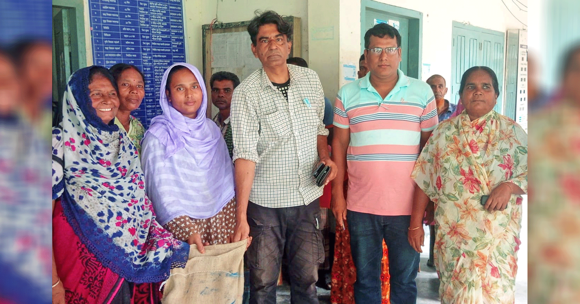 পাঁচবিবির অসহায় নারীদের মাঝে বিনামূল্যে পুষ্টিকর চাল বিতরণ
