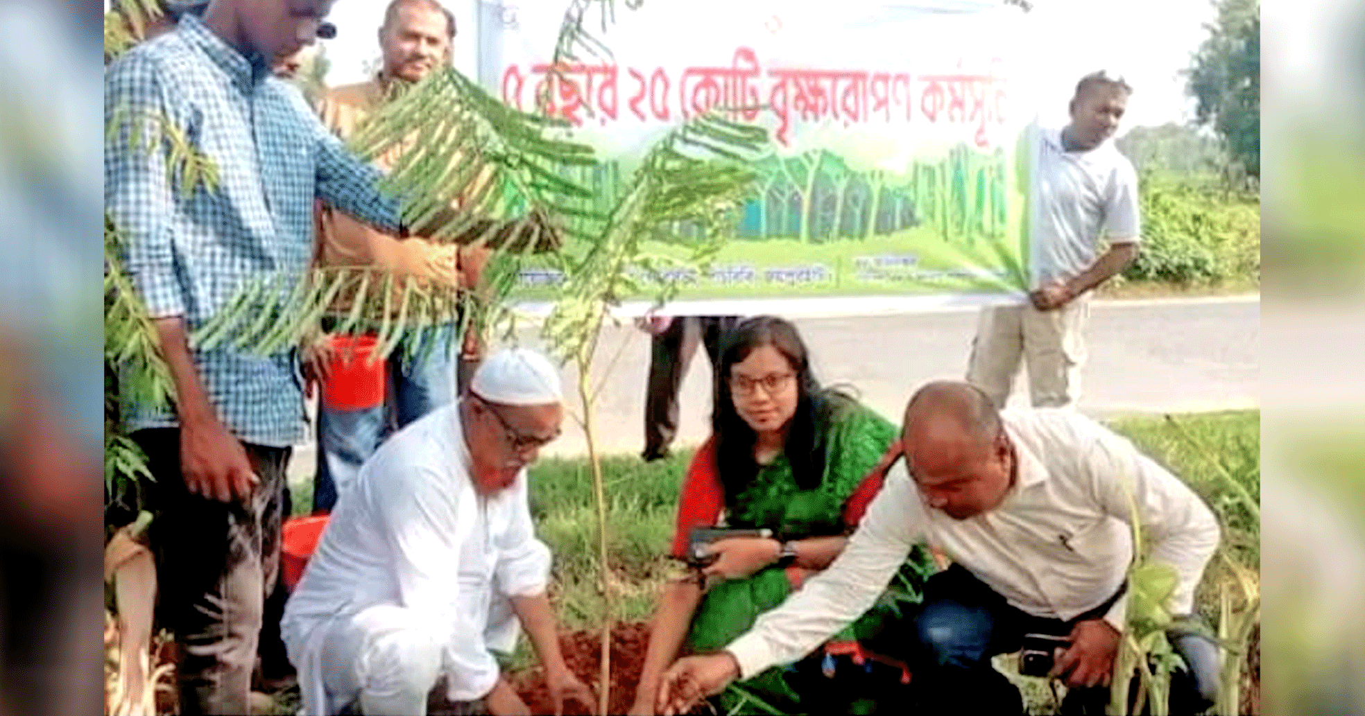 পাঁচবিবির সড়কের পাশে ফুল-ফলের গাছ রোপণ করলেন ইউএনও কাশপিয়া তাসরিন