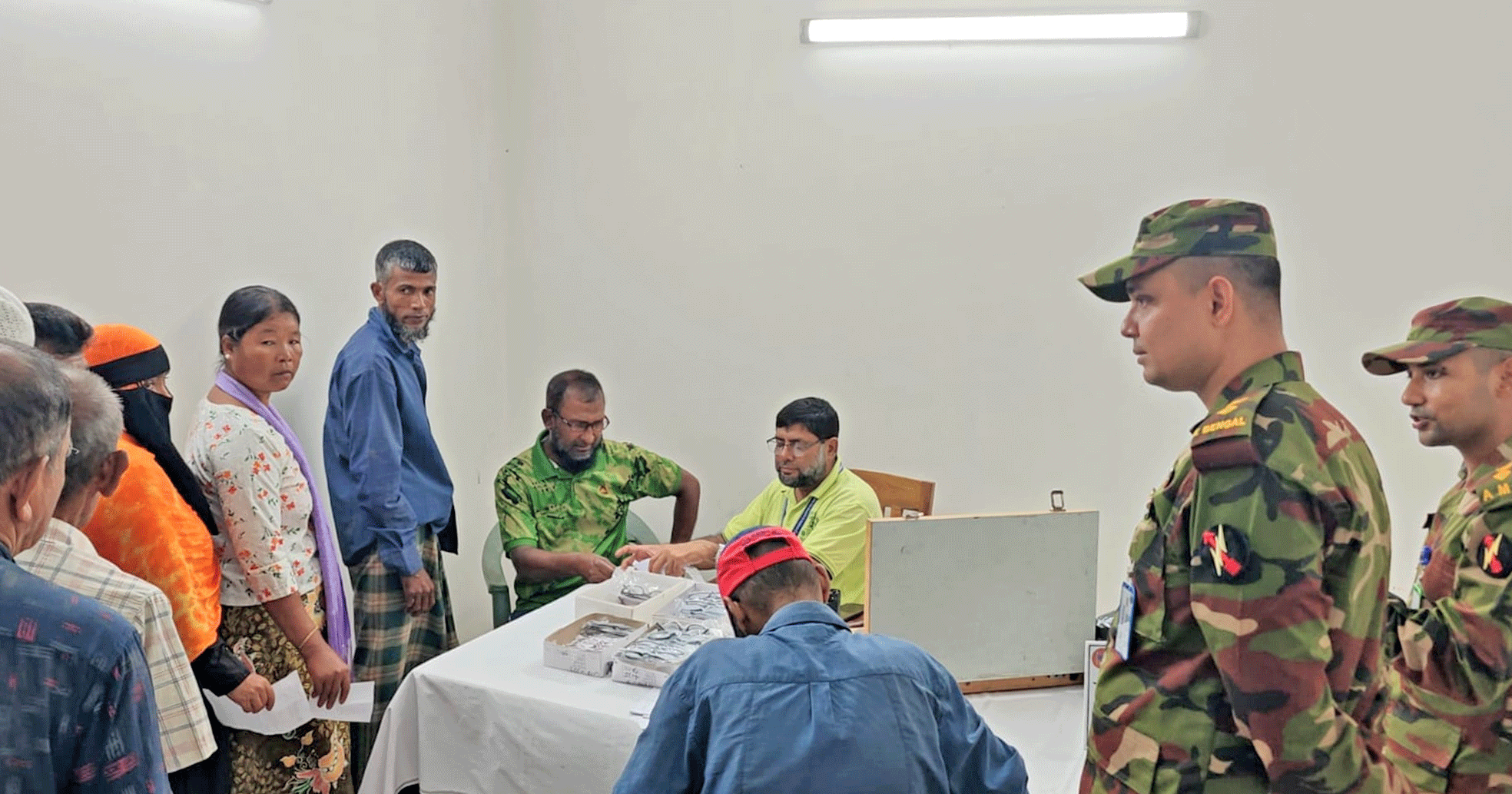 পানছড়িতে সেনাবাহিনীর উদ্যোগে বিনামূল্যে চক্ষু চিকিৎসা ক্যাম্পেইন; সেবা পেলেন ৬০০ মানুষ
