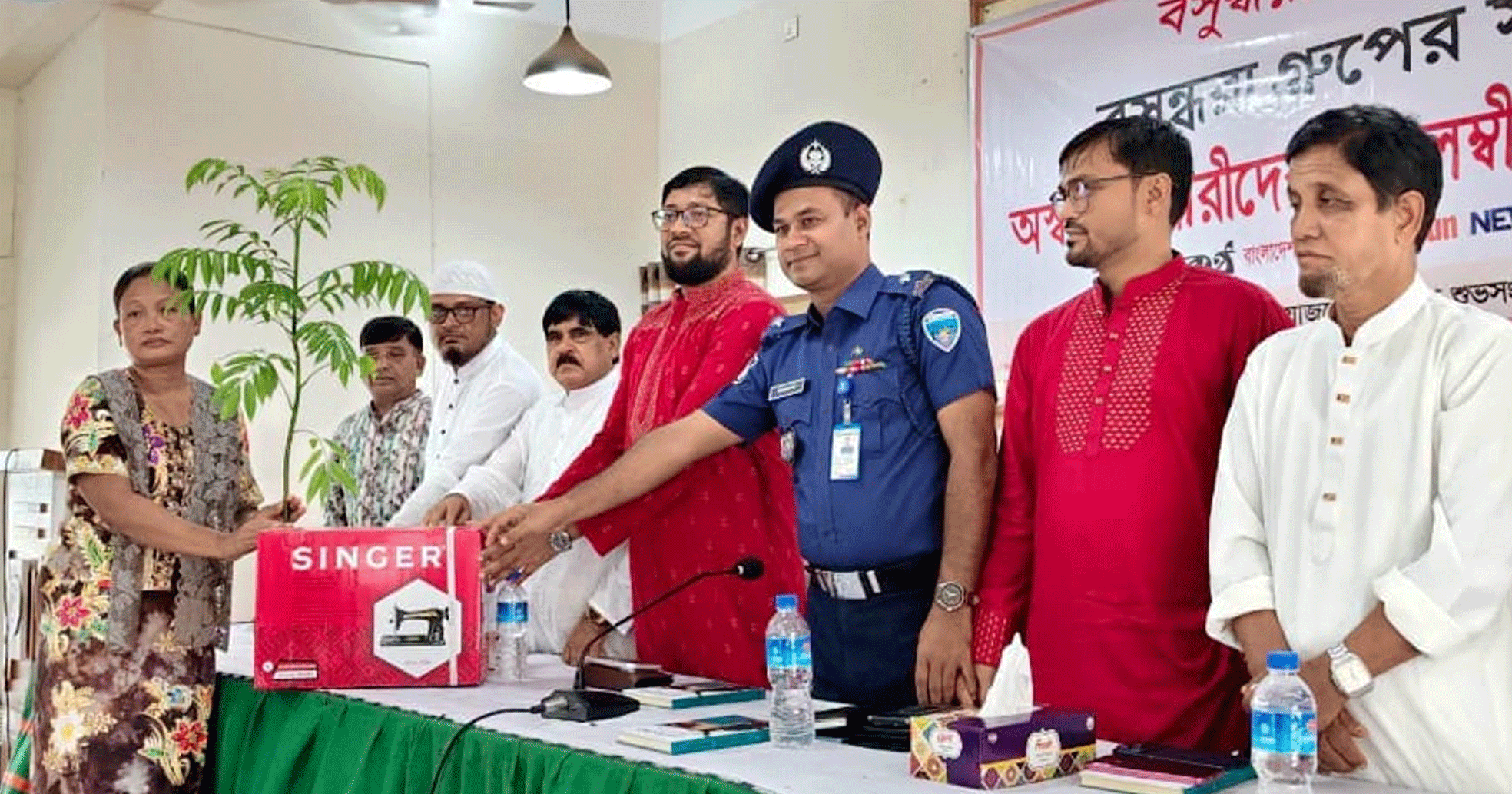 শুভসংঘের উদ্যোগে লামায় ২০ অসচ্ছল নারীকে সেলাই মেশিন বিতরণ