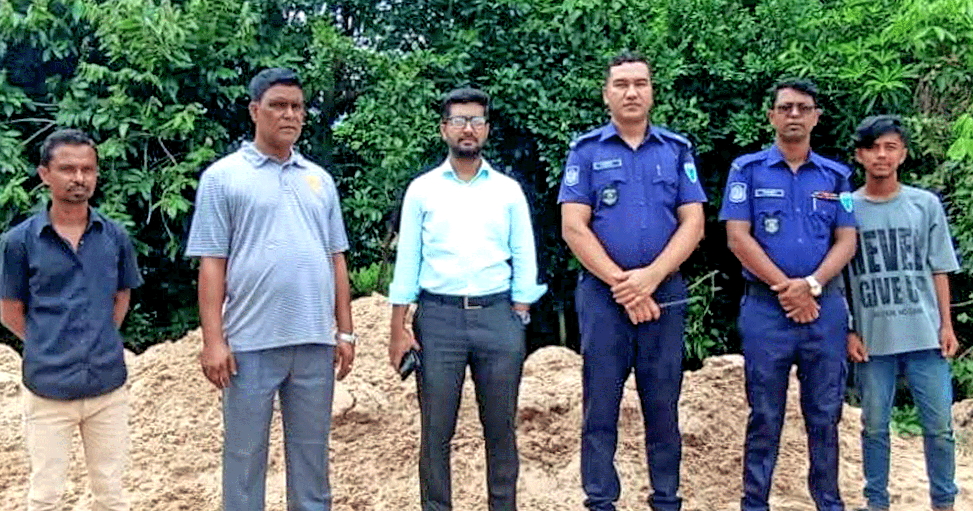 শ্রীমঙ্গলে মোবাইল কোর্টের অভিযানে ৮০০ ঘনফুট বালু ও সরঞ্জাম জব্দ