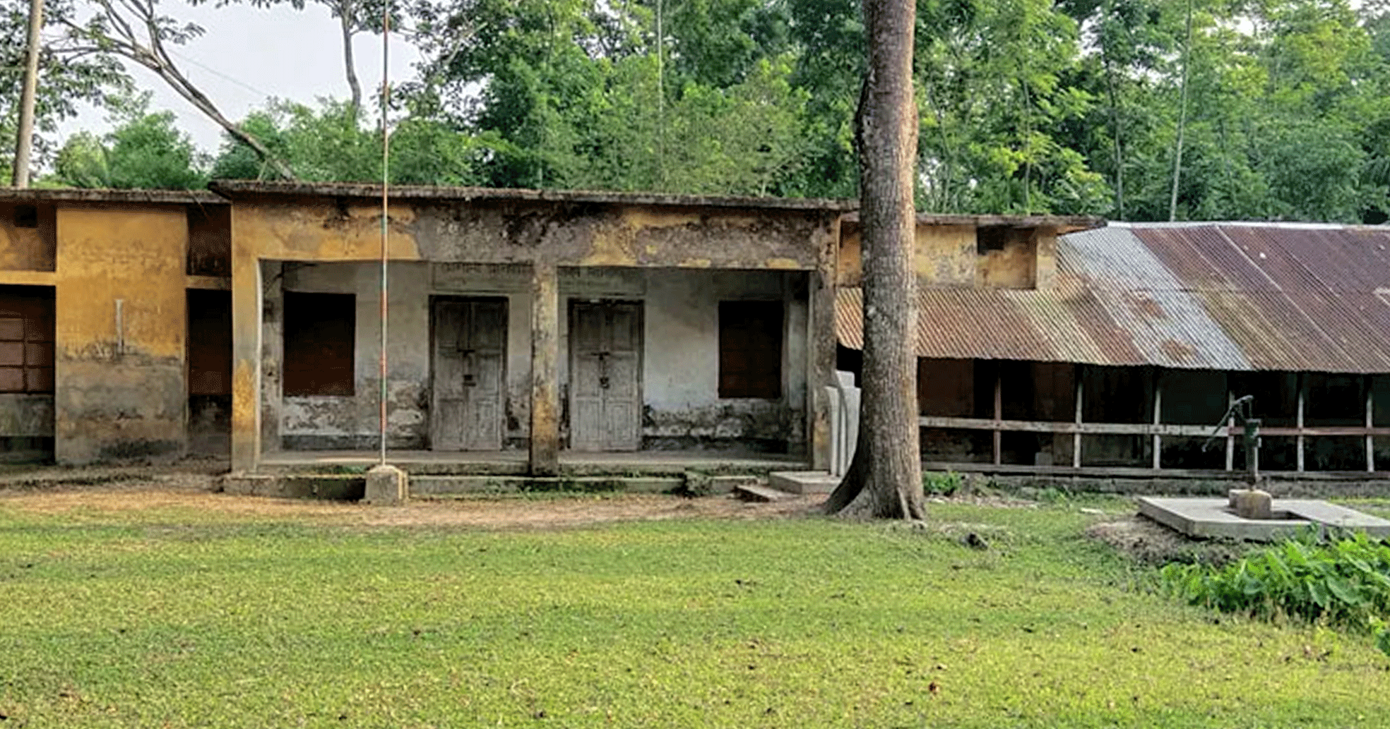 ১১ শিক্ষকের ১১ পরীক্ষার্থী, পাস একমাত্র শিক্ষার্থীর নামই জানেন না প্রধান শিক্ষক!