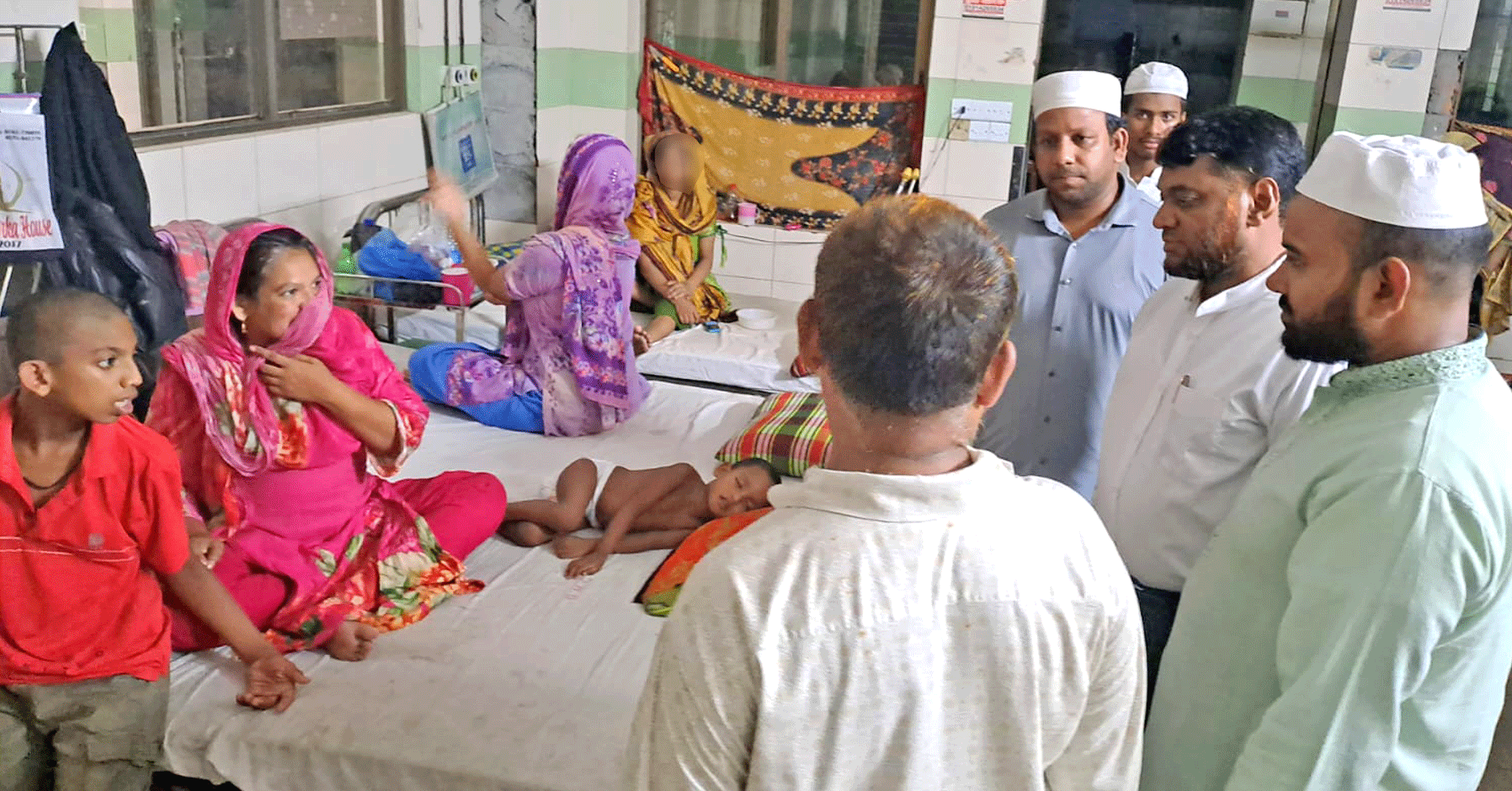 অসুস্থদের দেখতে ঢাকা মেডিকেলে ব্যারিস্টার নজরুল ইসলাম