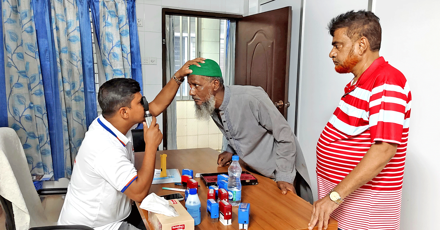 কুমারখালীতে বিনামূল্যে চক্ষু চিকিৎসা, ছানি রোগীদের অপারেশন ও লেন্স সংযোজন
