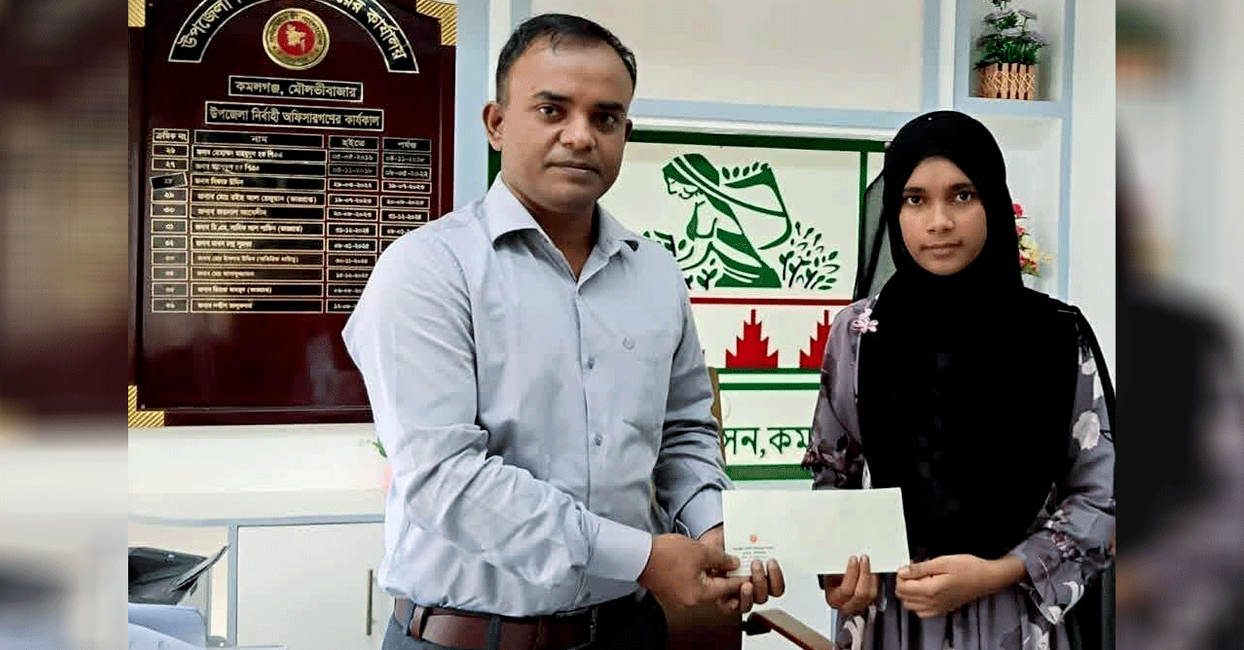 দারিদ্র্য হার মানল মেধার কাছে, রেশমির পাশে দাঁড়ালেন ইউএনও
