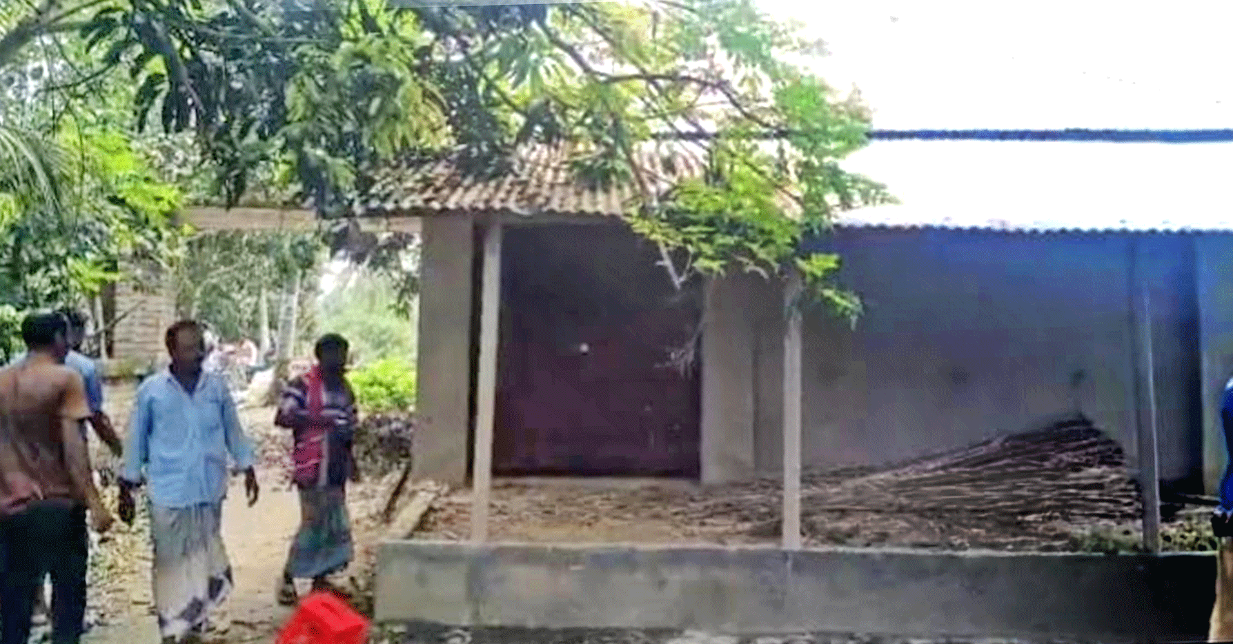 নলডাঙ্গায় সরকারি জায়গা দখল ও গাছ কাটাকে কেন্দ্র করে দুই পক্ষের দ্বন্দ্ব