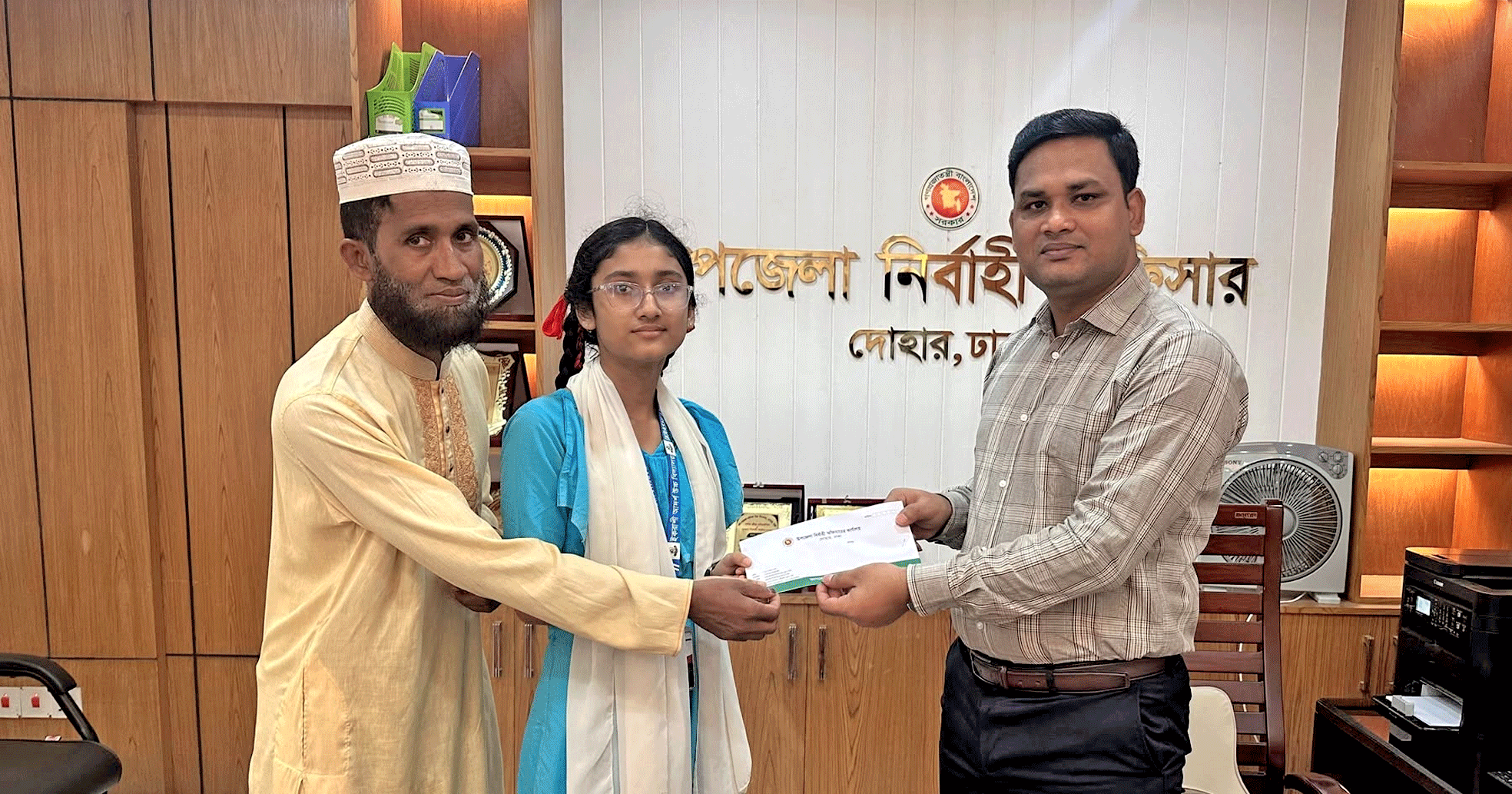 নৈশপ্রহরী বাবার মেধাবী মেয়ে লামহার স্বপ্ন ডাক্তার হয়ে মানুষের সেবা করা