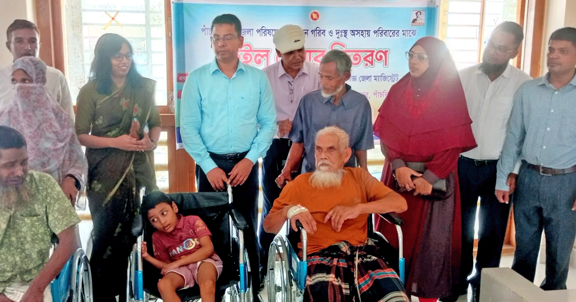 পাঁচবিবি দুঃস্থদের মাঝে হুইল চেয়ার বিতরণ