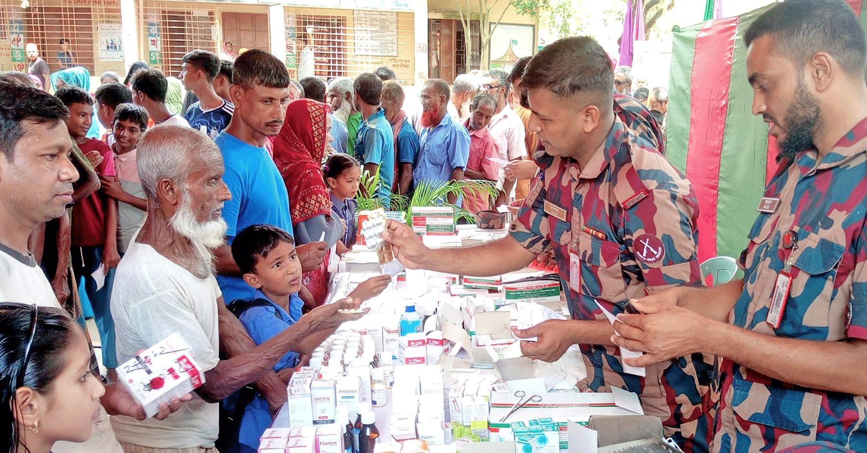 পাঁচবিবি সীমান্তে বিজিবির ফ্রি মেডিকেল ক্যাম্পে বিনামূল্যে চিকিৎসা ও ওষুধ প্রদান
