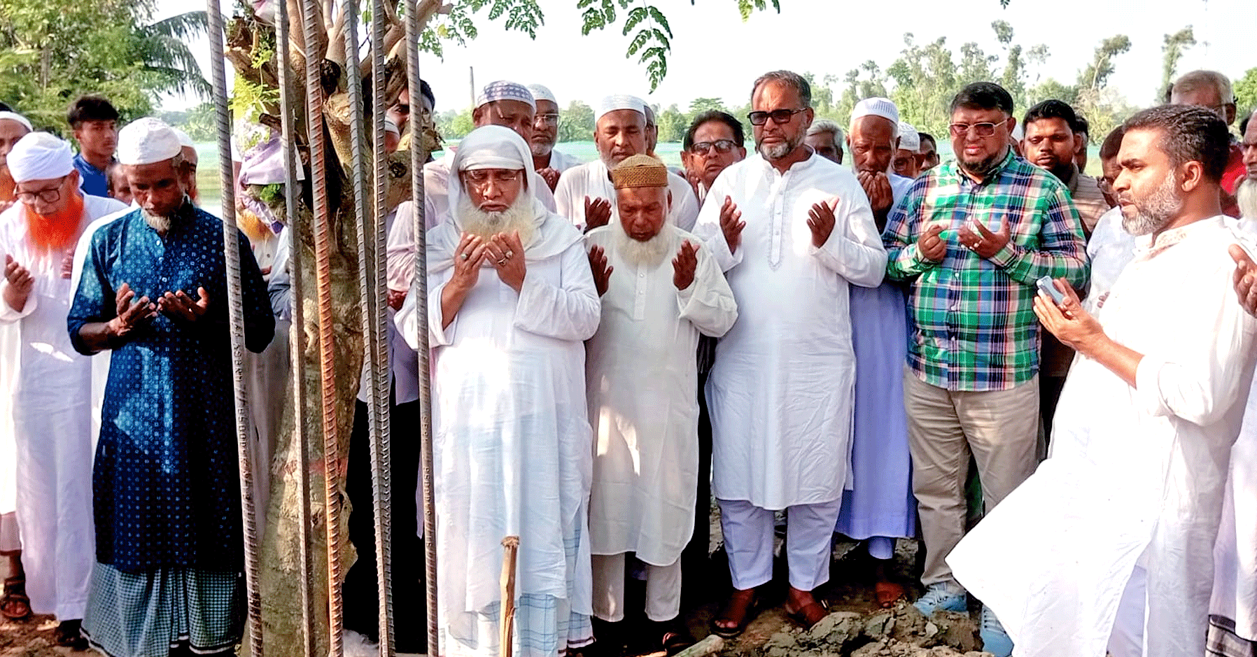 পাঁচবিবিতে মাদ্রাসার নতুন ভবনের ভিত্তিস্থাপন উপলক্ষে দোয়া মাহফিল