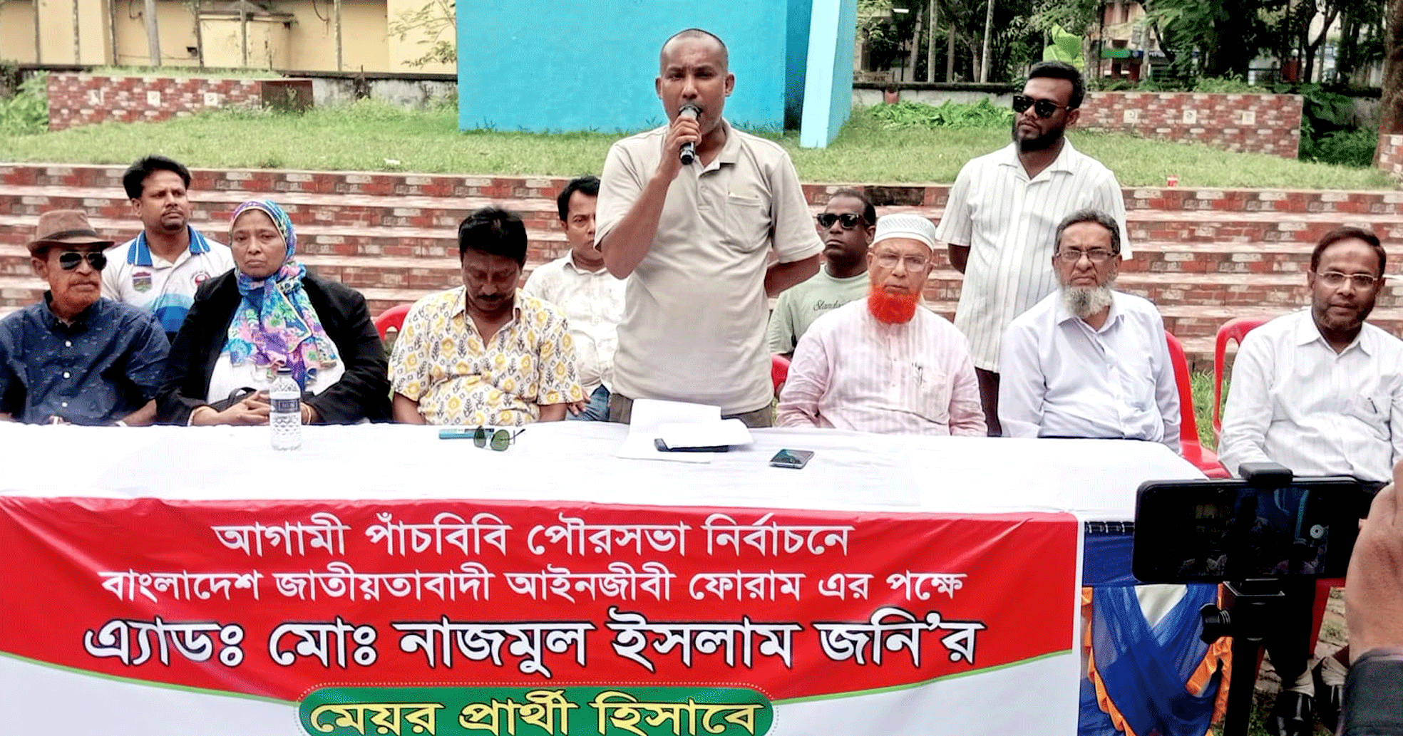 পাঁচবিবিতে সংবাদ সম্মেলনে অ্যাডভোকেট নাজমুলের মেয়র প্রার্থিতা ঘোষণা