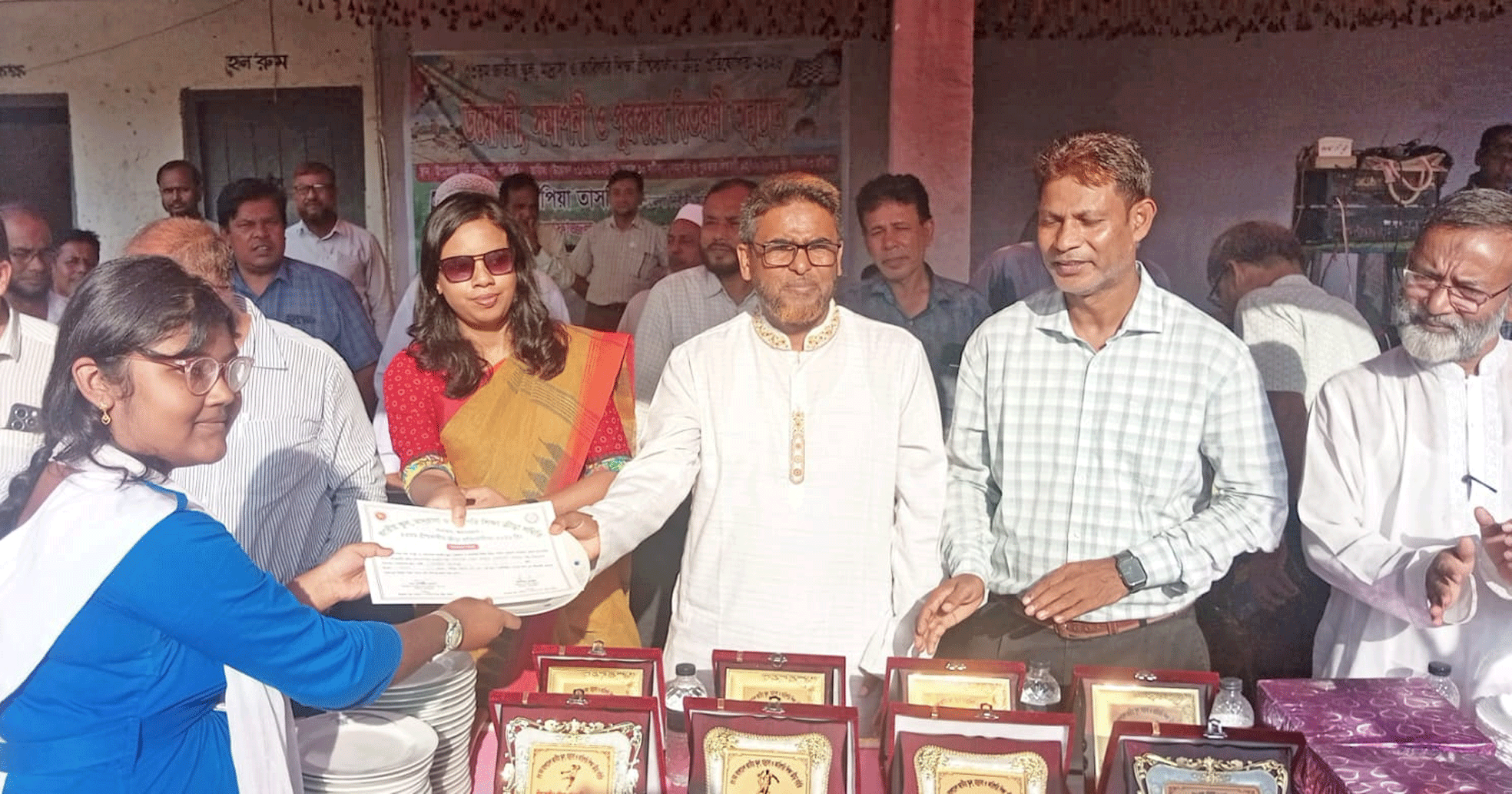 পাঁচবিবিতে ৩৩তম জাতীয় গ্রীষ্মকালীন ক্রীড়া প্রতিযোগিতায় বিজয়ীদের মাঝে পুরস্কার বিতরণ