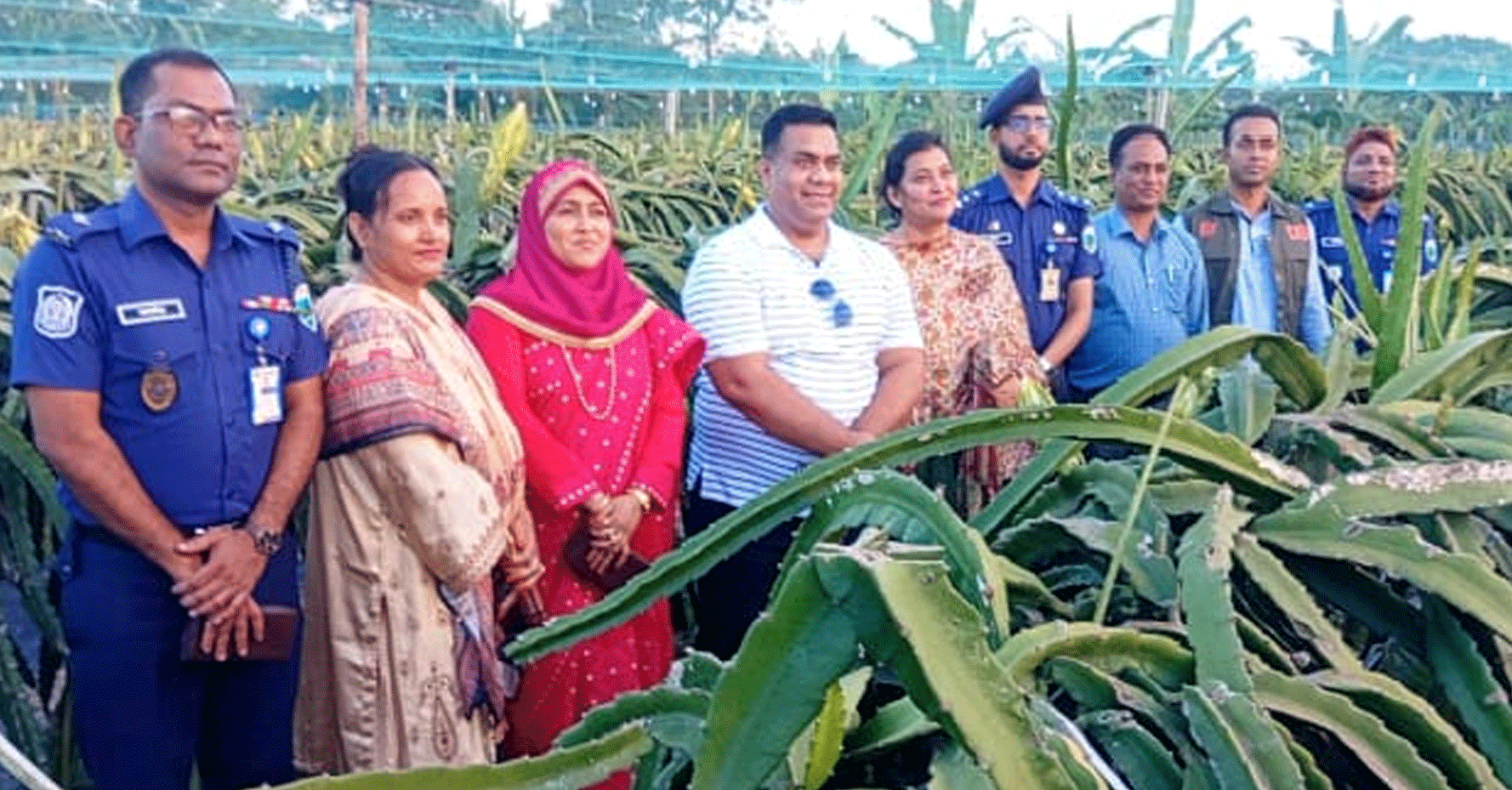 পাঁচবিবির ড্রাগন বাগান পরিদর্শন করেন পুলিশের ডিআইজি আশিক সাঈদ