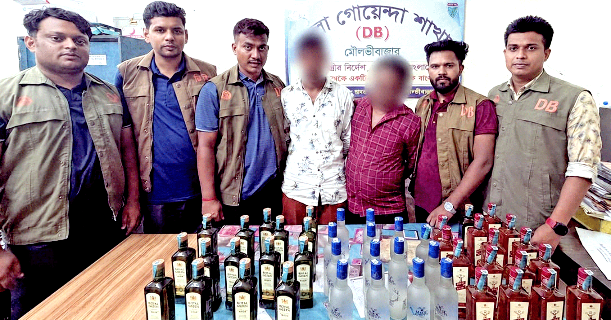 মৌলভীবাজারে ডিবির অভিযানে ৪৫ বোতল বিদেশি মদসহ গ্রেপ্তার ২