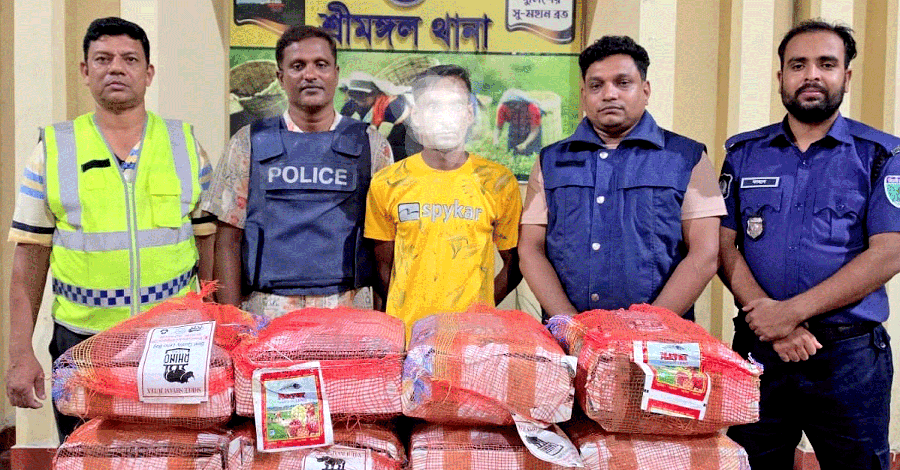 শ্রীমঙ্গলে ৩২ হাজার শলাকা বিদেশি সিগারেটসহ একজন গ্রেপ্তার