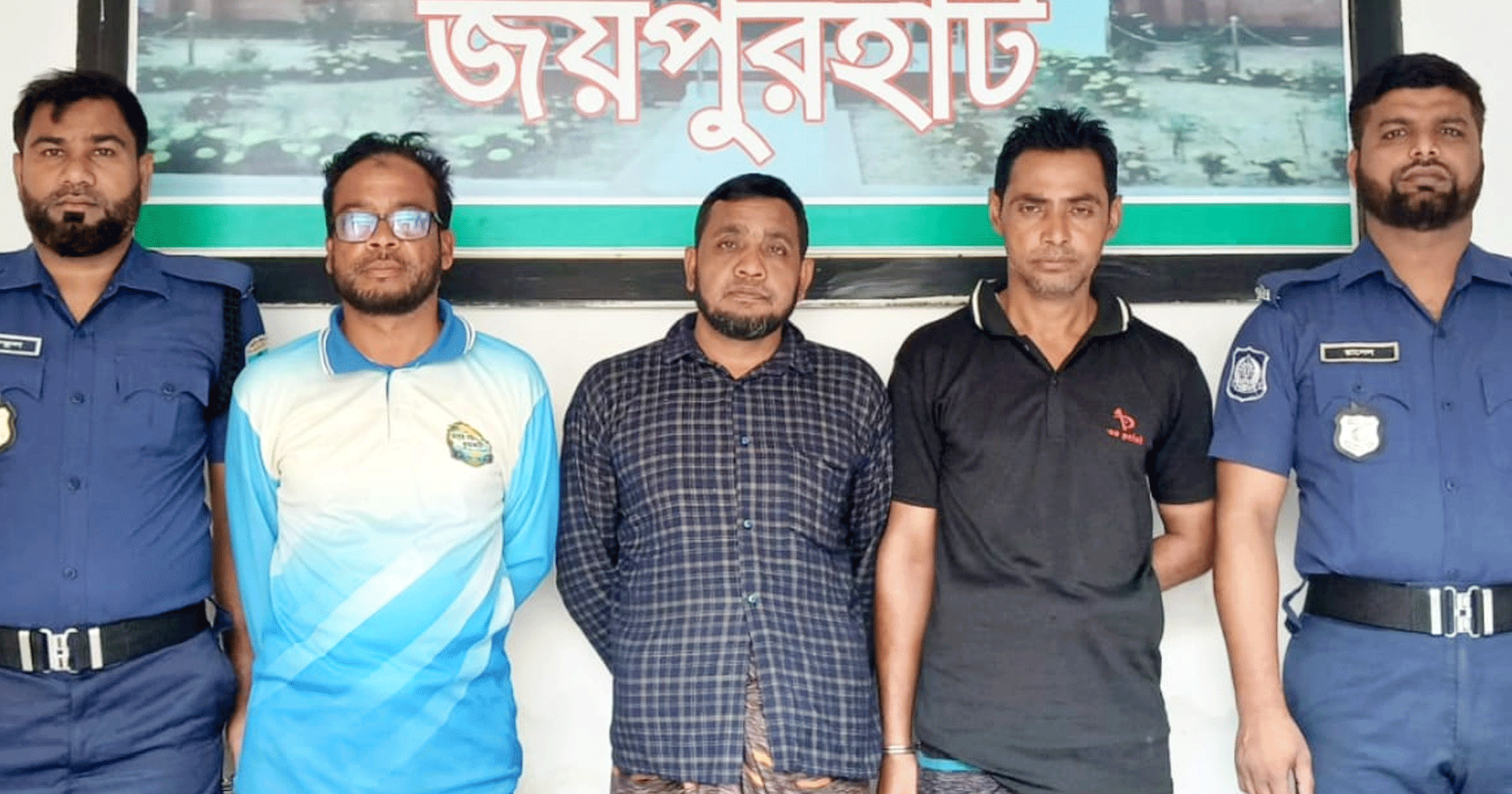 সাজাপ্রাপ্ত পলাতক আসামি পুলিশের হাতে কট