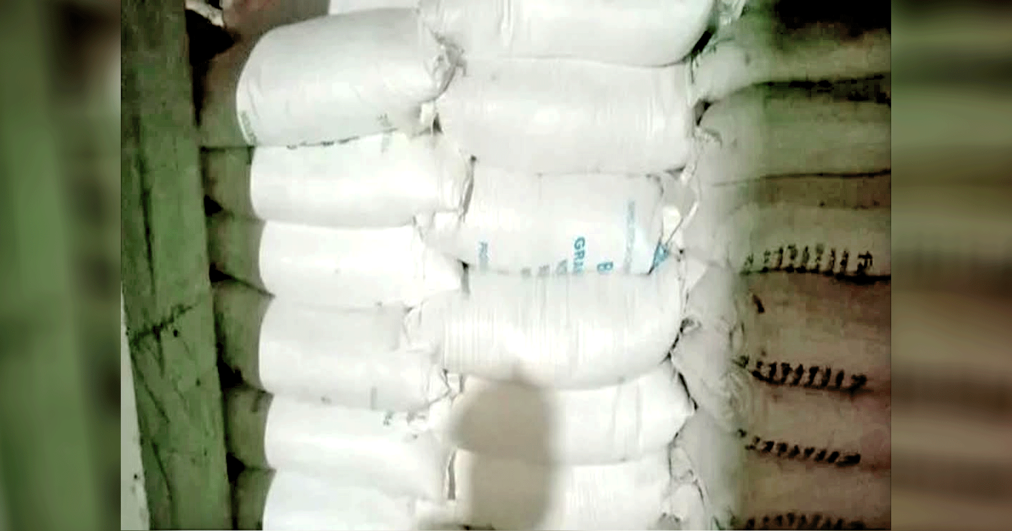 সুন্দরগঞ্জে ব্যবসায়ীর গুদামে মিলল ২০৯ বস্তা সার, জরিমানা ৩০ হাজার টাকা