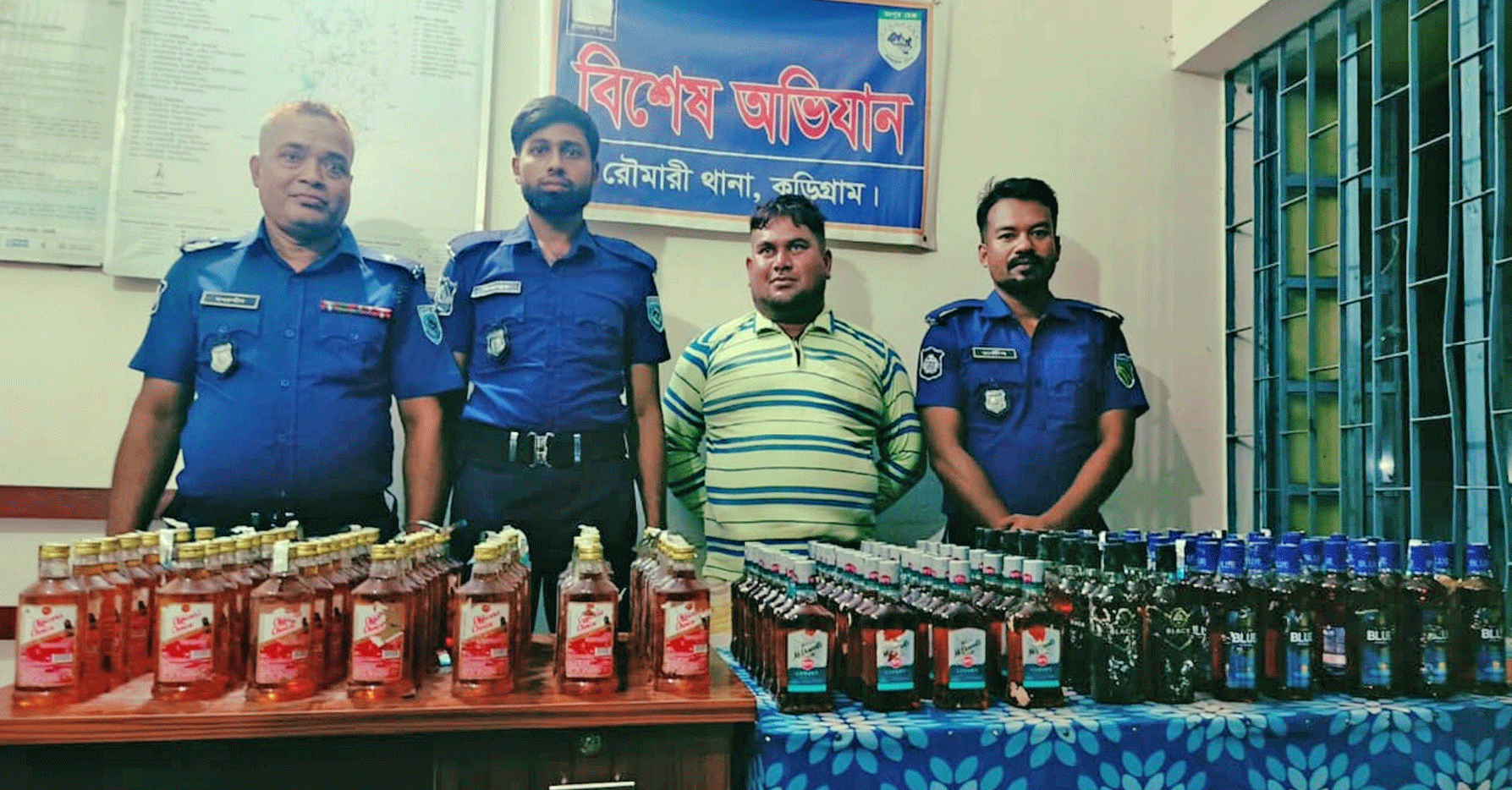 রৌমারীতে ১৪৬ বোতল ভারতীয় মদসহ এক মাদক ব্যবসায়ী গ্রেপ্তার