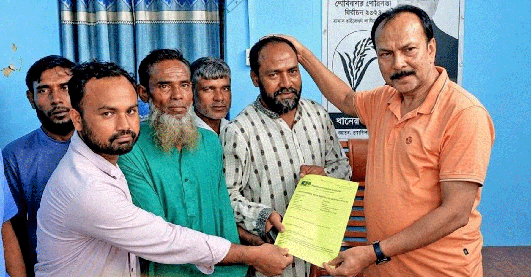 জনসেবায় মানুষের পাশে কাজী এহসানুল কবির পাভেল, আবারও মেম্বার হিসেবে দেখতে চান এলাকাবাসী