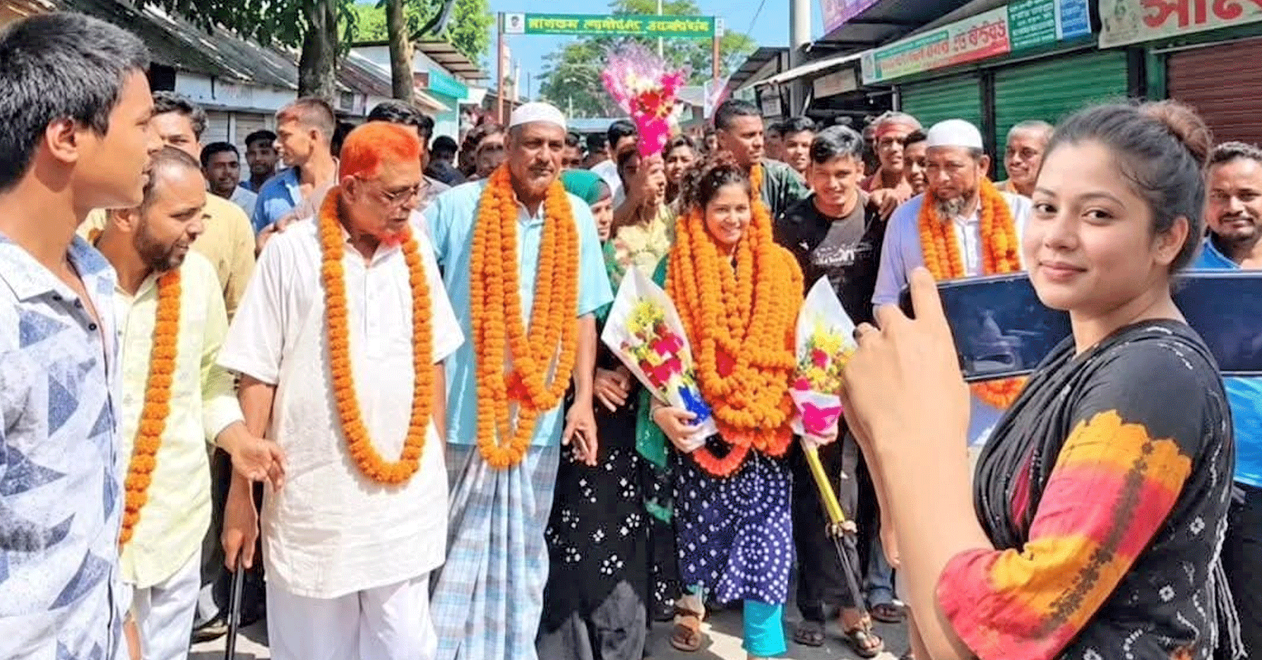 তুচ্ছ ঘটনায় প্রাণহানি, জামিনে মুক্ত নারী আসামিকে ফুলের মালায় বরণ: সমাজের নৈতিক অবক্ষয় নিয়ে প্রশ্ন
