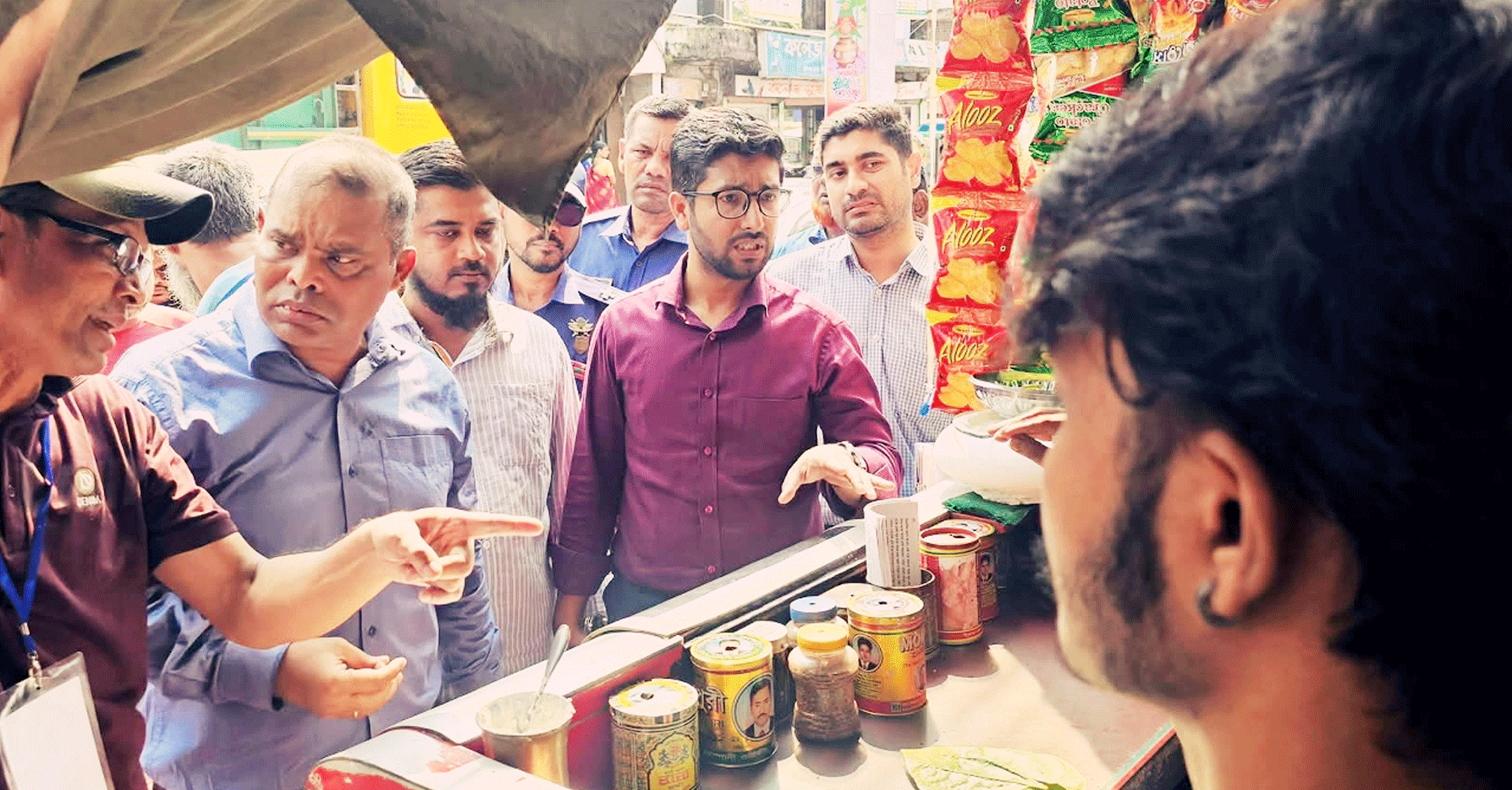 দুর্গাপূজা উপলক্ষে শ্রীমঙ্গলে যানজট নিরসনে ফুটপাত ও সড়কে উচ্ছেদ অভিযান