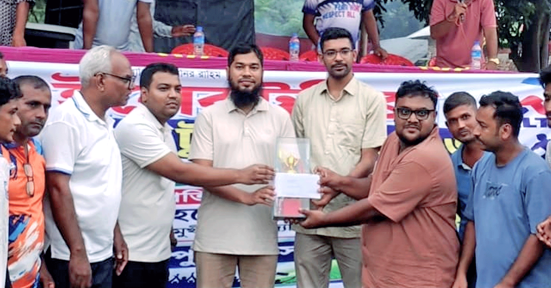 নলডাঙ্গায় প্রীতি ফুটবল টুর্নামেন্টের ফাইনালে বিজয়ী মির্জাপুর স্পোর্টিং ক্লাব
