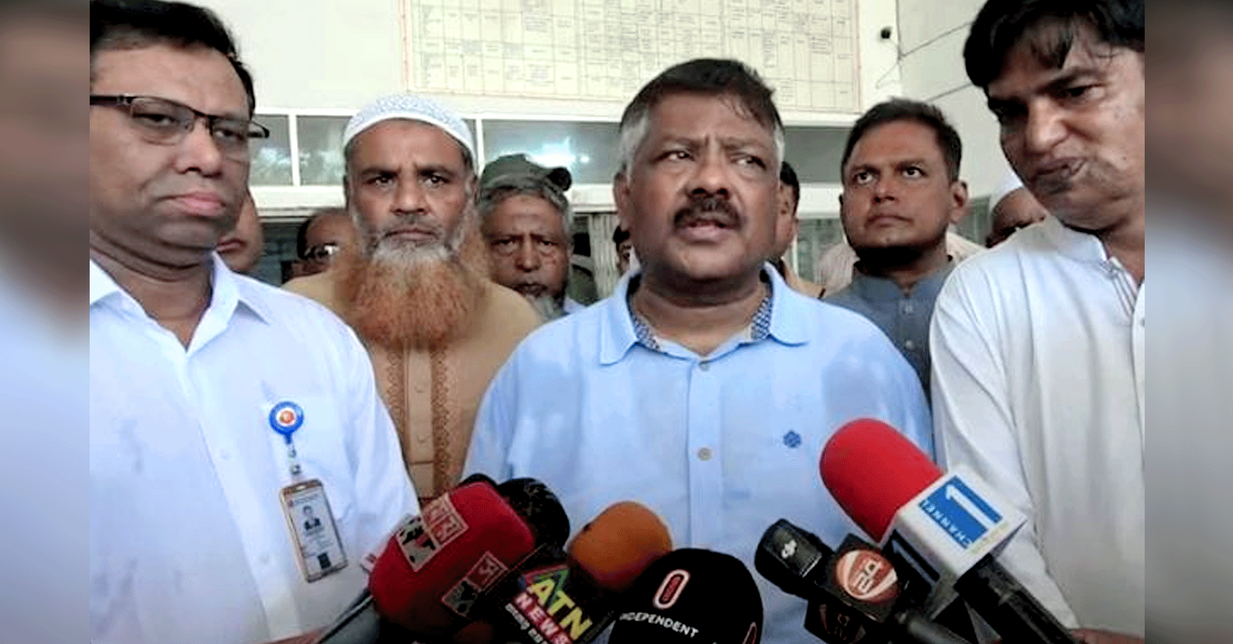 নাটোর সদর হাসপাতালে আকস্মিক পরিদর্শন, নির্ধারিত সময়ে না এলে ডাক্তার-স্টাফদের শোকজ: হুইপ দুলু