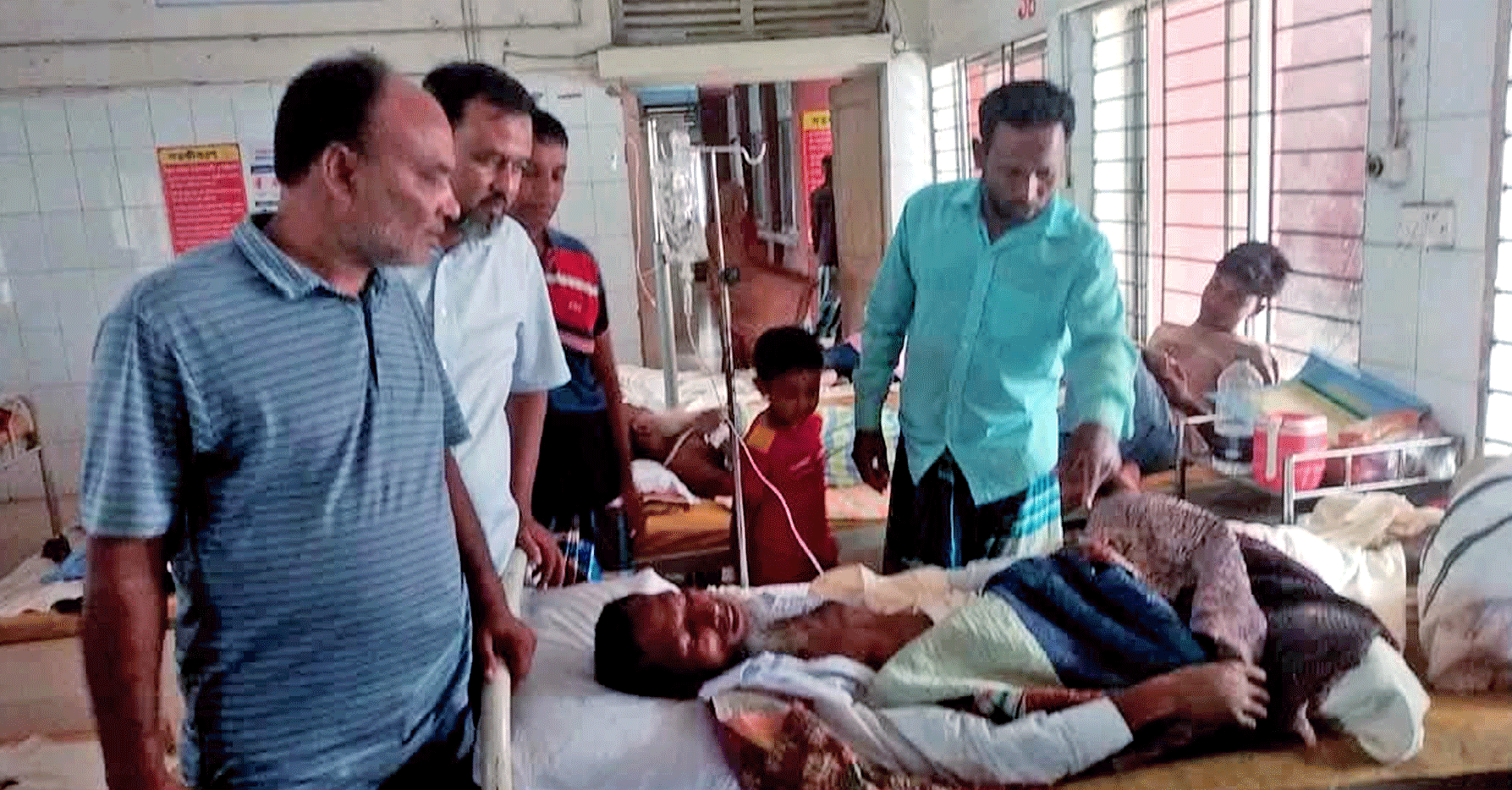 পলাশবাড়ীতে পৈতৃক জমি নিয়ে দুই পক্ষের সংঘর্ষ, আহত ১০