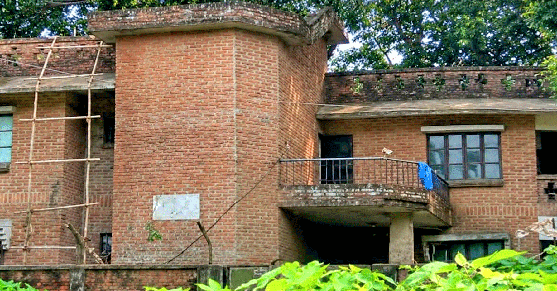 প্রমোট মহিলা হোস্টেলের উন্নয়নকাজের তথ্য চাওয়ায় সাংবাদিকদের ধমকালেন শিক্ষা কর্মকর্তা
