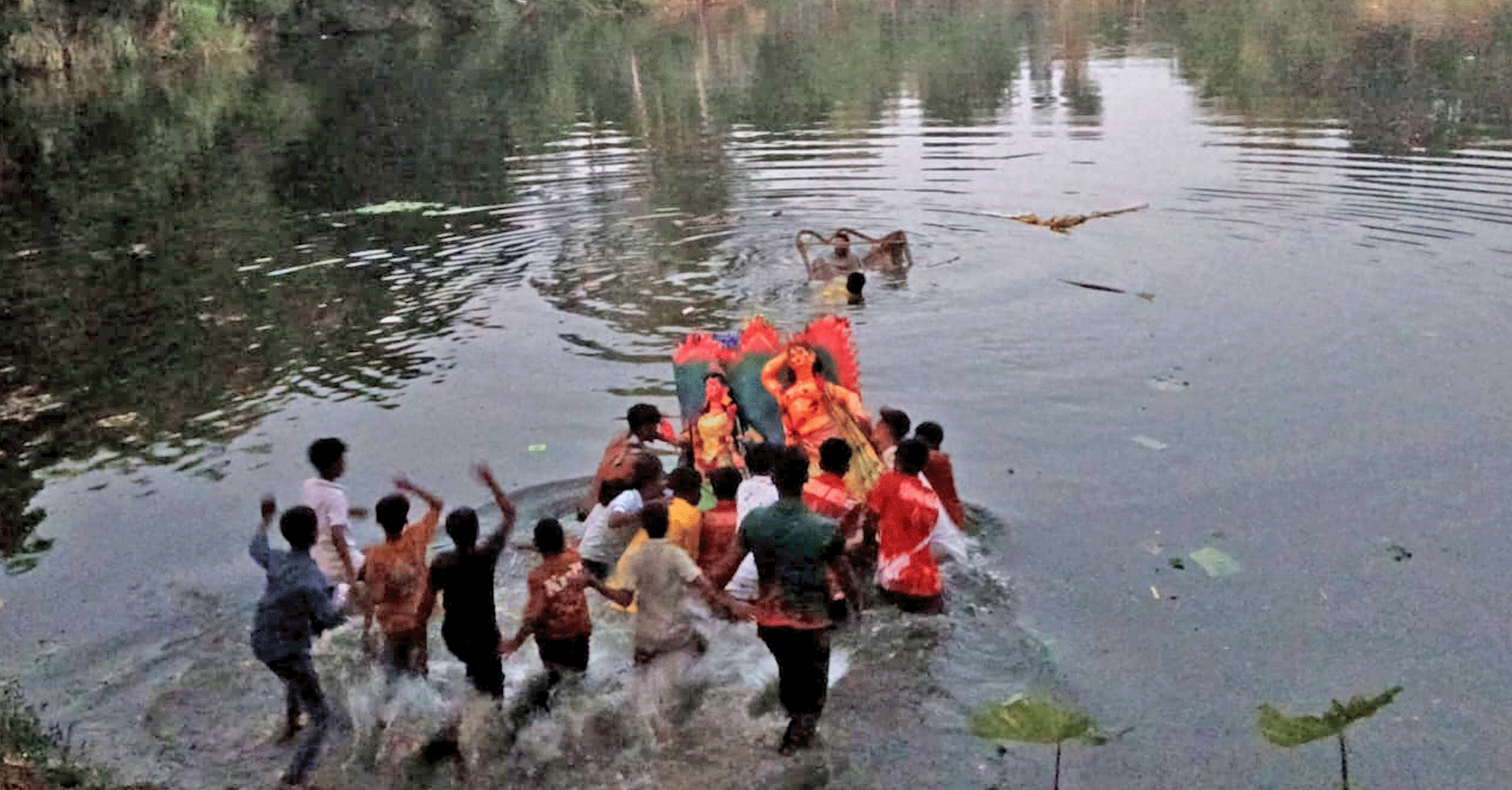 রৌমারীতে চলছে বিসর্জন, দেবী দুর্গার বিদায়ে বেদনার সুর