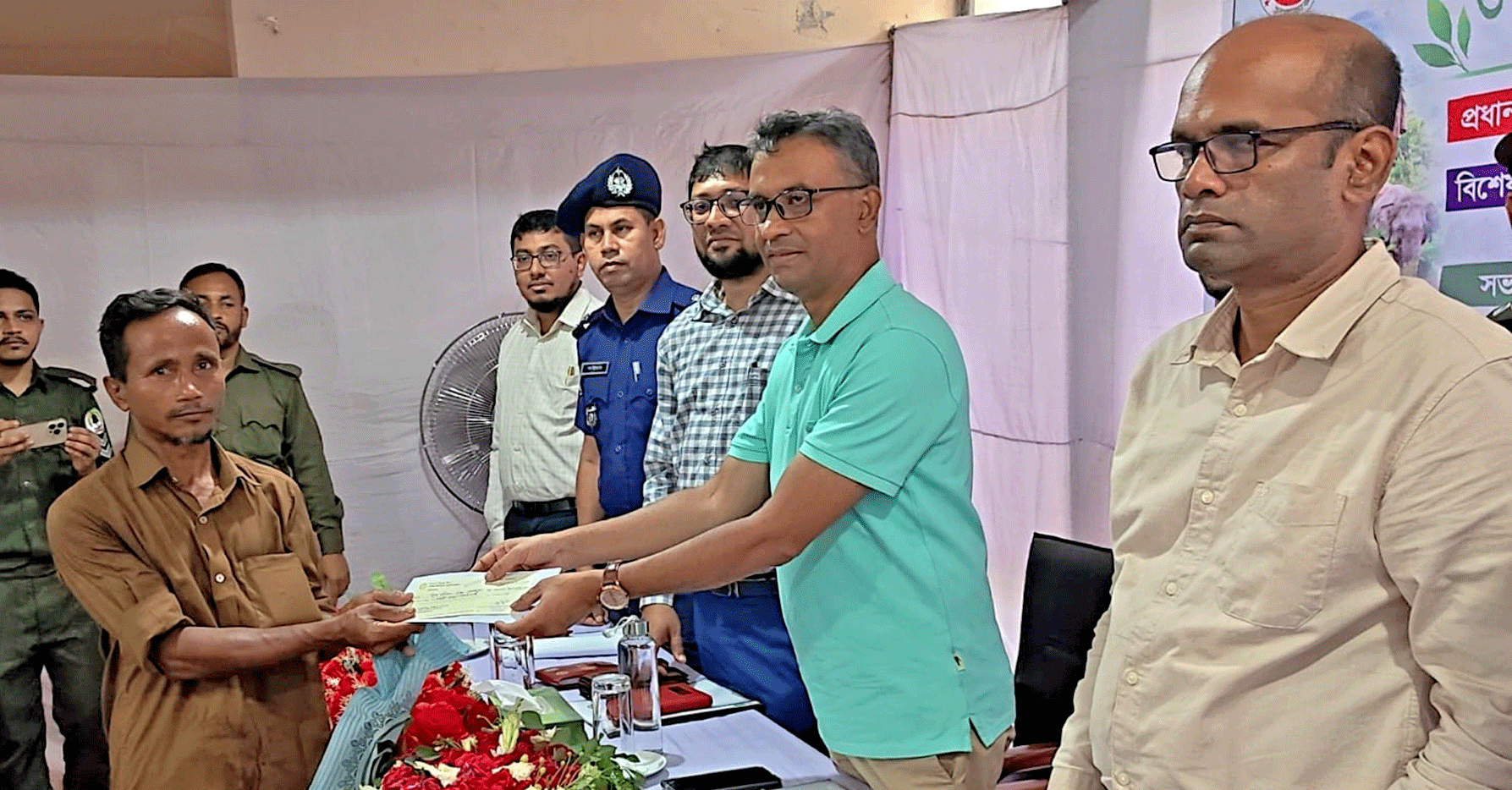 লামায় বন্যহাতির আক্রমণে ক্ষতিগ্রস্ত ৬৬ জনের মাঝে ২১ লাখ ৫৯ হাজার টাকার চেক বিতরণ