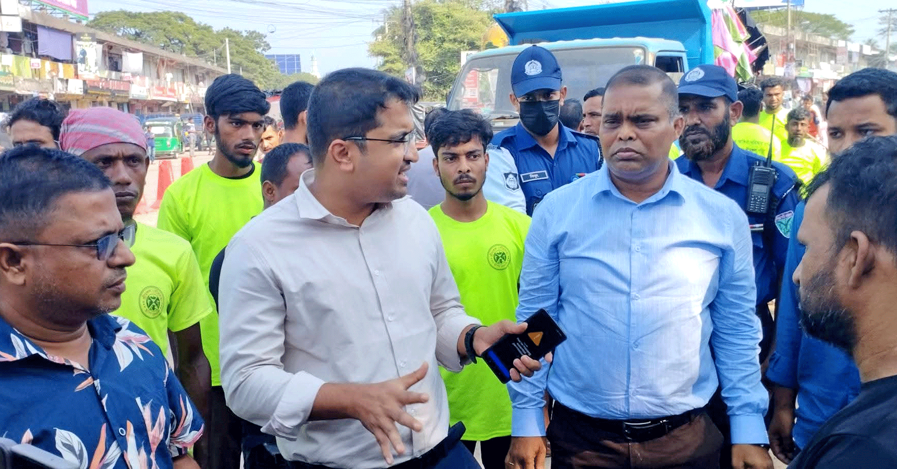 শ্রীমঙ্গলে ফুটপাত দখলমুক্ত করতে ইউএনওর অভিযান
