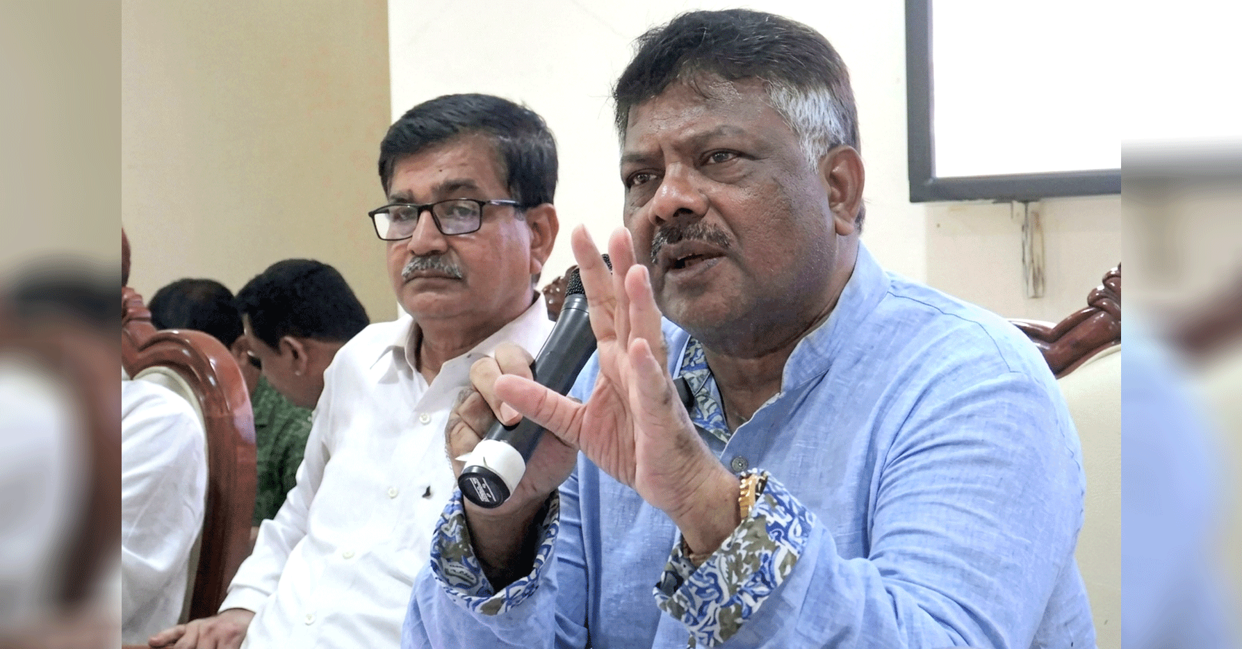 হিন্দুদের দিকে কেউ বাঁকা চোখে তাকালে বিষদাঁত ভেঙে দেওয়া হবে: হুইপ দুলু
